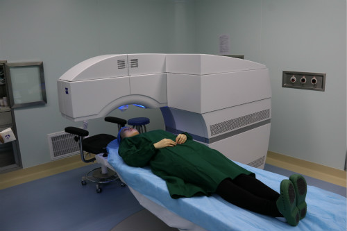 哪些近视人群适合做全飞秒激光近视手术？